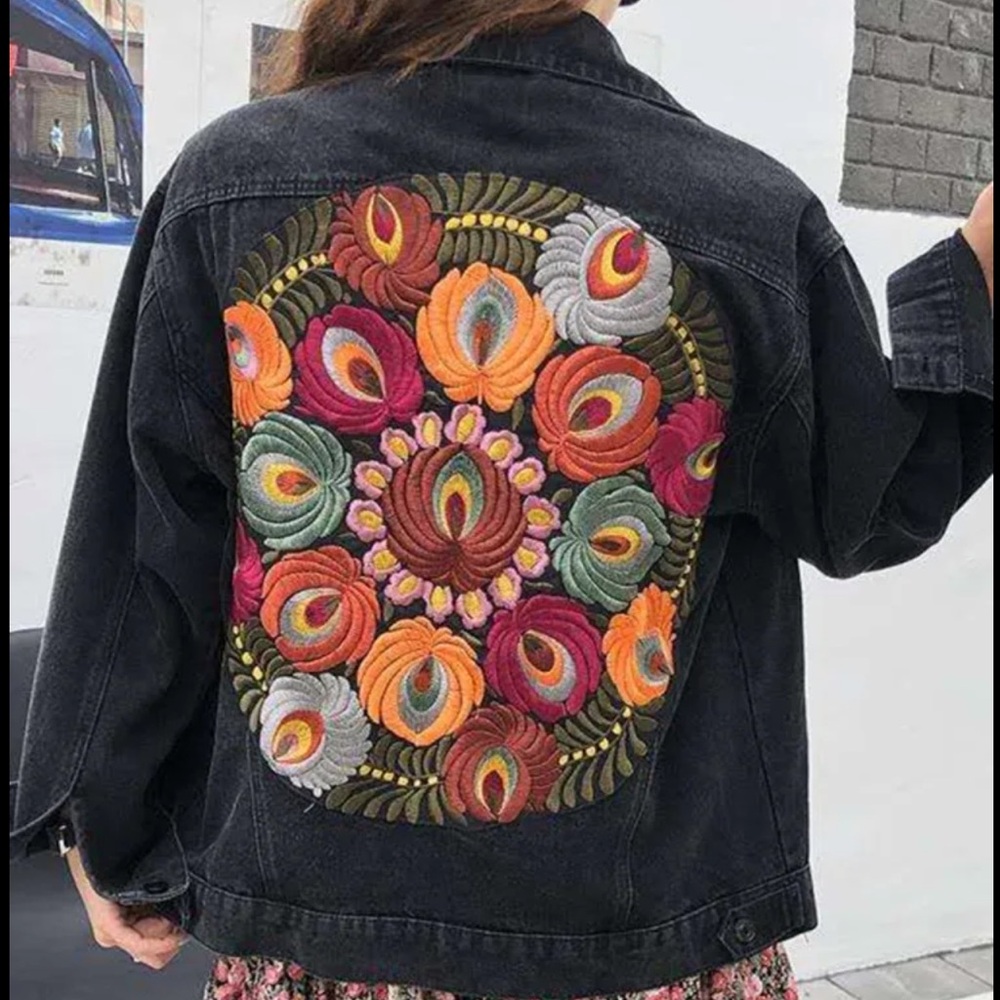 FREE PEOPLE Oversized Embroidered Back Denim Jacket Size M/L - Picture 3 of 16